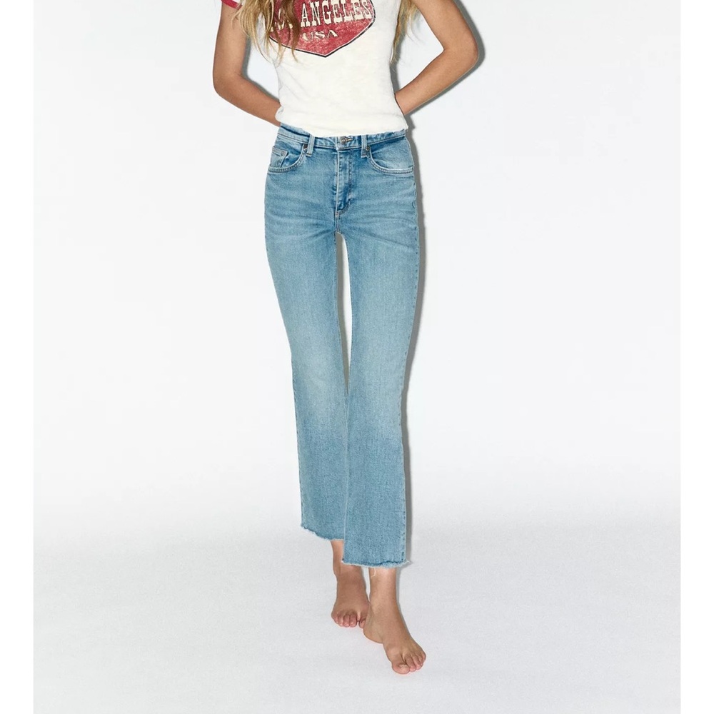 Zara High Wasted Cropped Flare Cut Jeans Size 6